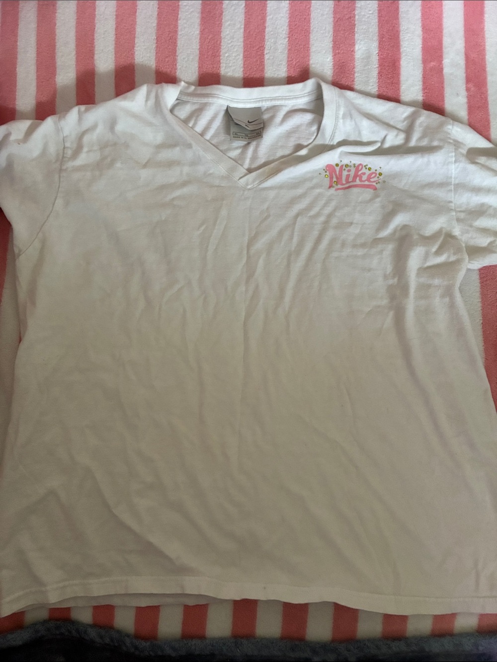 Nike kids graphic tee with sparkles